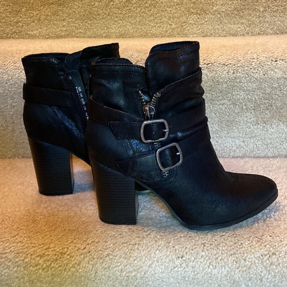 Carlos Santana, Black Buckle Booties, 8.5M women's. they run a little small. - Picture 2 of 5